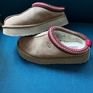 Chestnut Color UGG Tazz Platform Slippers